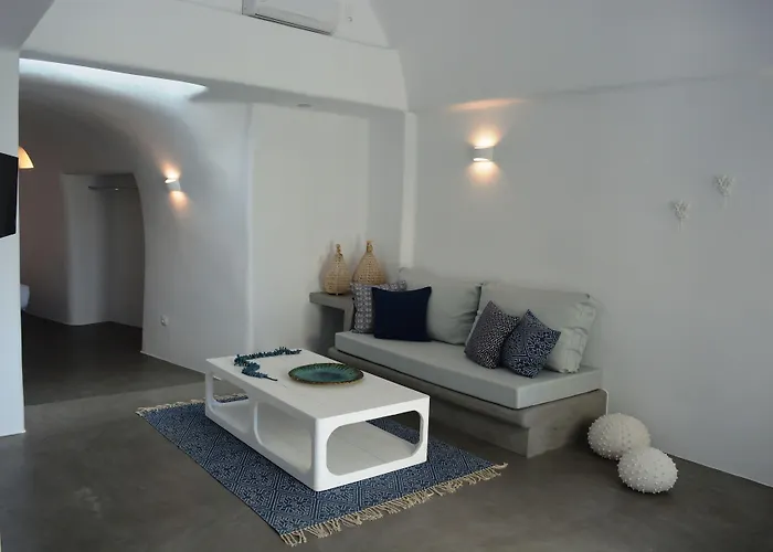 Elysian Santorini Villa Oia